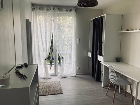 Cozy'Maisonnette * 2 pers Garden'Room House in Brest