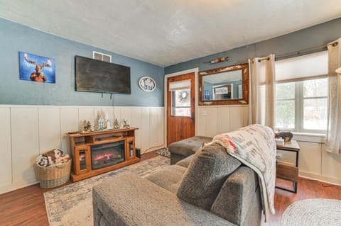 Family-Friendly Cabin Walk to Lake Access! Maison in Houghton Lake