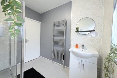 Shower, Bathroom