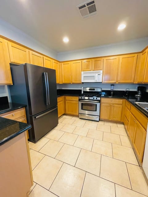 3BR King Suite/Near Strip/Wi-Fi House in Paradise