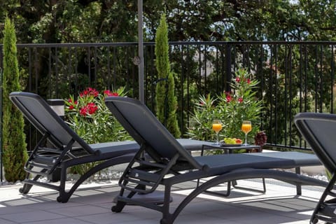 Patio, Garden view