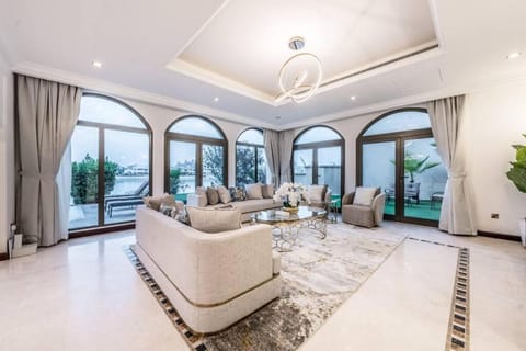 Luxurious 6 br Beach Villa on Palm; Family only Villa in Dubai