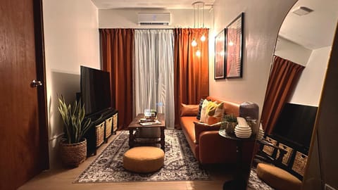 TV and multimedia, Living room, Seating area, air conditioner