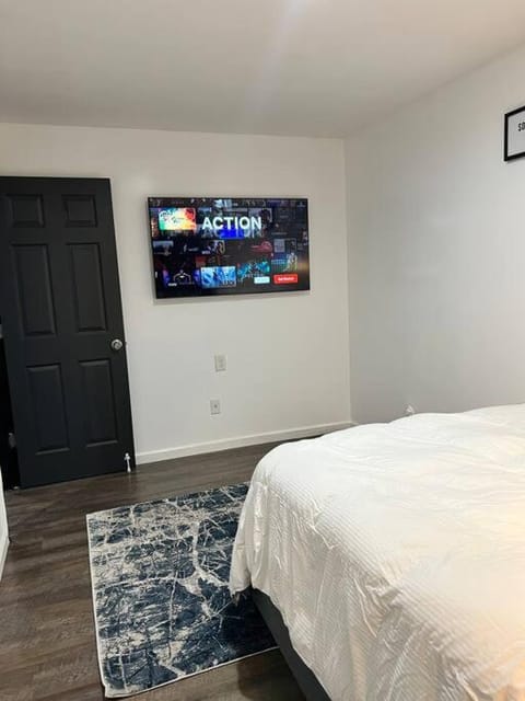 Cozy 2BED 6min EWR NYC DTWN Apartment in Newark