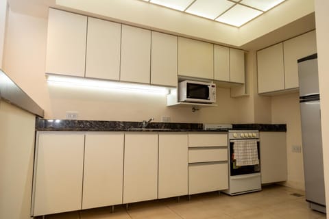 Kitchen or kitchenette, minibar, pet friendly, stove