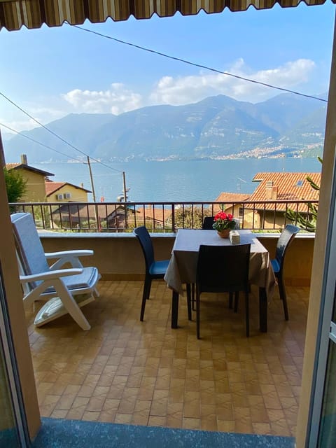 Balcony/Terrace, Lake view, Mountain view