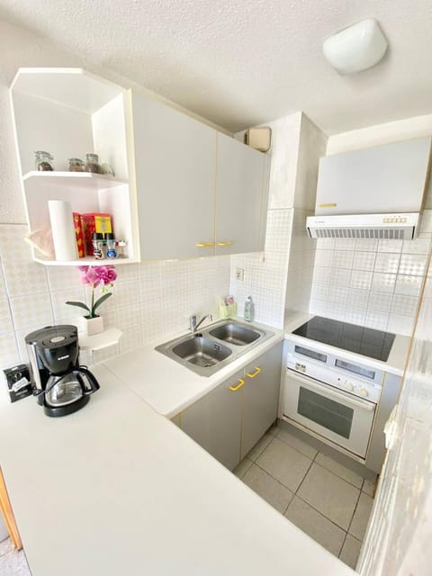 APPARTEMENT 1 CHAMBRE, 6 PERSONNES DANS RESIDENCE AVEC PISCINES Apartment in Le Grau-du-Roi