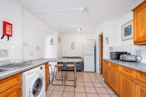 Kitchen or kitchenette, Dining area, dishwasher, minibar, pet friendly, stove, toaster, washing machine