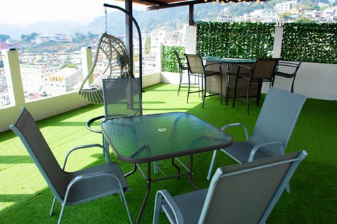Apto Vista Hermosa con terraza ajardinada privada Condominio in Sololá Department