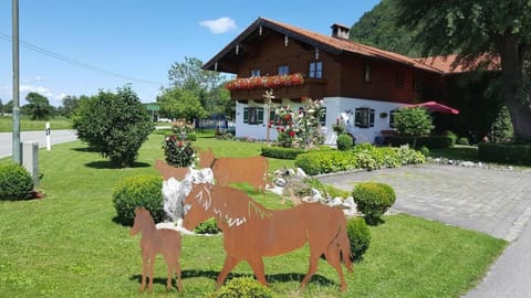 Schusterhof Farm Stay in Grassau