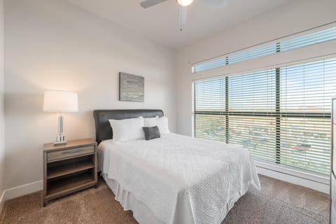 Spacious 2br Corporate Suite, Parking, Pool Cs Apartment in Dallas