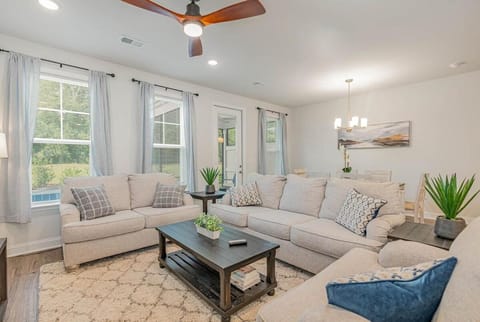 Stylish Barefoot Townhome, Sleeps 10 NEW! Maison in North Myrtle Beach