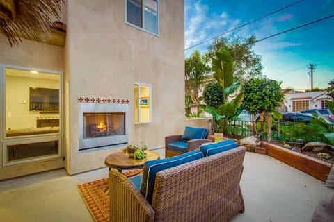 Bay View Dream Home - IndoorOutdoor Living, Rooftop & Steps to Bay House in Mission Bay
