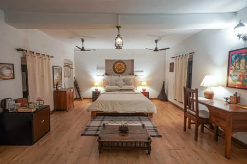 Bed, Photo of the whole room, Seating area, Bedroom