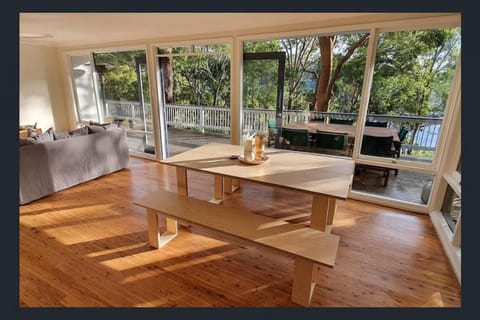 Treetop Retreat Northern Beaches with Stunning Pittwater Bay Views Haus in Pittwater Council