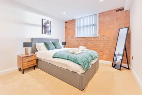 Stylish 2 Bed Apartment in Burton-on-Trent Condo in Burton upon Trent