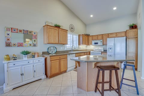 PebbleCreek Resort Home with Private Patio and Grill! House in Goodyear