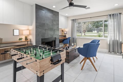 Paradise in Blue is a 5BR Contemporary Modern Screened in Heated Pool Home that Sleeps 12 in Temple Terrace Neighborhood near Busch Gardens & USF House in Temple Terrace