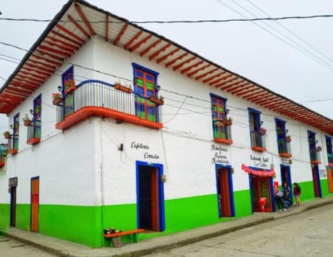 Hostal Los Cachos Bed and Breakfast in Caldas, Colombia