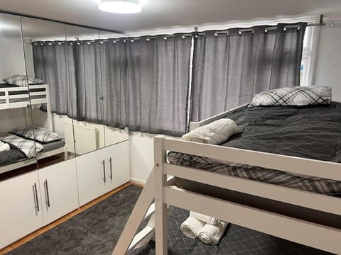 Stunning 2 Bedroom duplex in the Heart of London Condo in Wembley