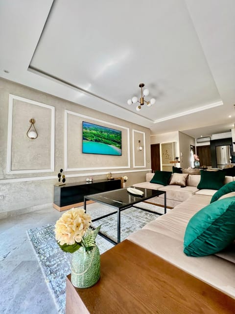 TV and multimedia, Living room, Seating area, Dining area, fireplace, air conditioner