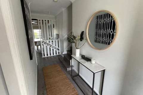 Budgie Bungalow - Pet friendly family home House in Central Coast