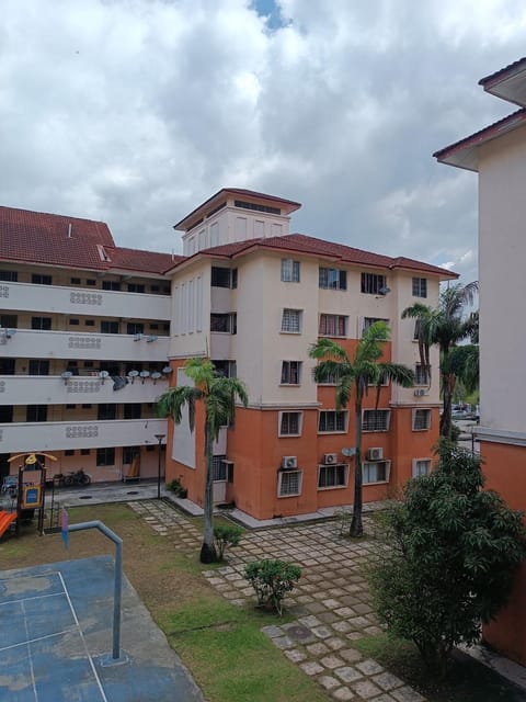 M.FR Homestay Pangsapuri Putra Damai Condominio in Putrajaya