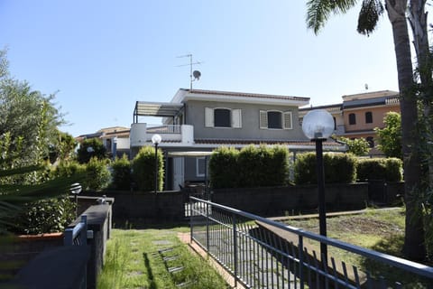 Property building, Facade/entrance, Balcony/Terrace