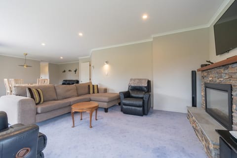 Worsley Wonder - Te Anau Holiday Home House in Te Anau