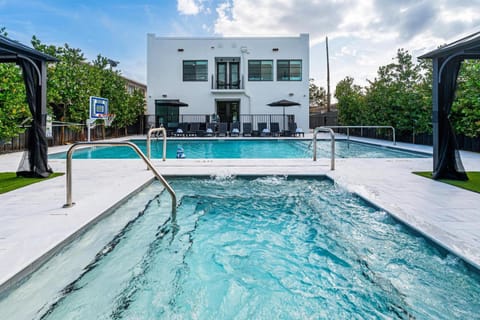 Hot Tub, Swimming pool