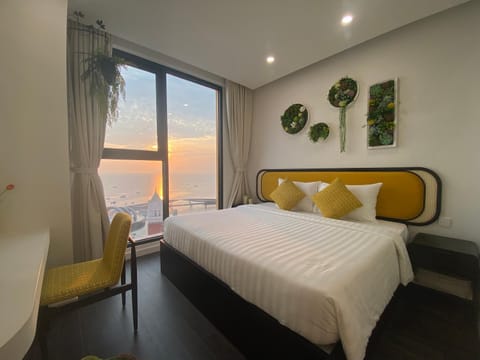 Bed, Natural landscape, Photo of the whole room, Bedroom, Sea view