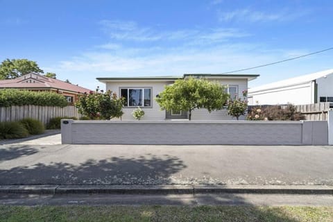 Bradman House CBD Launceston Invermay + Free WIFI House in Launceston