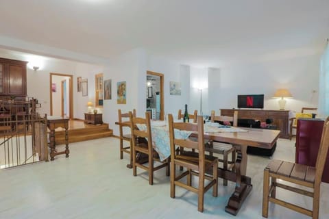 [Free Parking] - 300 m2 a 10 minuti dal mare Villa in Marina di Massa