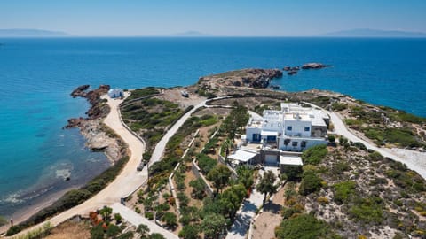 Martineli Residence - A Beachfront Estate Villa in Paros, Greece