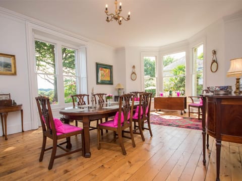 4 Bed in Lulworth Cove DC182 Haus in Church Road