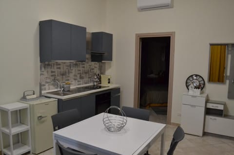 Kitchen or kitchenette, Dining area, minibar, pet friendly, stove