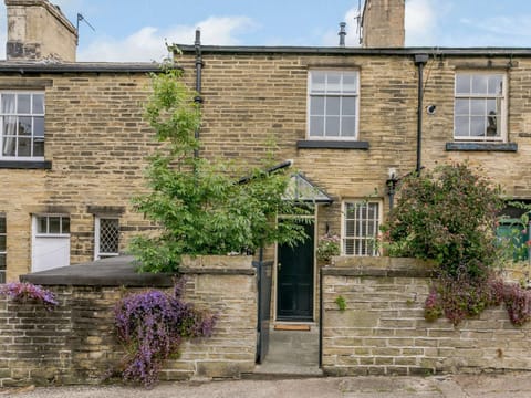 1 Bed in Saltaire 83634 House in Bradford