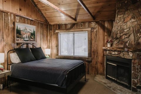2411 - Oak Knoll Duplex Studio #14 cabin Hotel in Big Bear