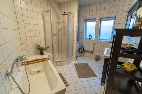 RR - Homely Apartment 80qm - Parking - Washer - TV Condo in Magdeburg
