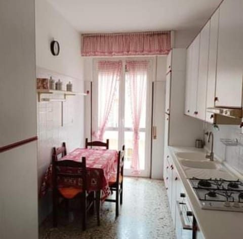 Appartamento LOANO climatizzato mt 650 dal mare Apartment in Loano