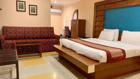 Hotel V-i sea view, puri private-beach-gym-spa fully-airconditioned-hotel lift-and-parking-facilities breakfast-included Hotel in Puri