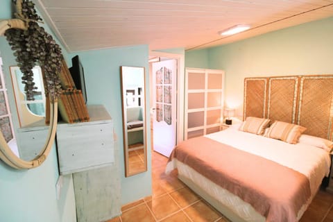 Bed, Photo of the whole room, Bedroom, wardrobe