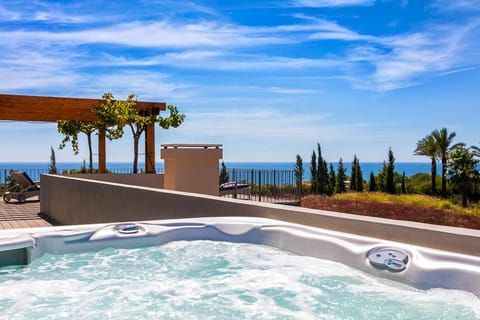 Quinta dos Caneiros Luxury villa Ocean views walk to beach Villa in Ferragudo