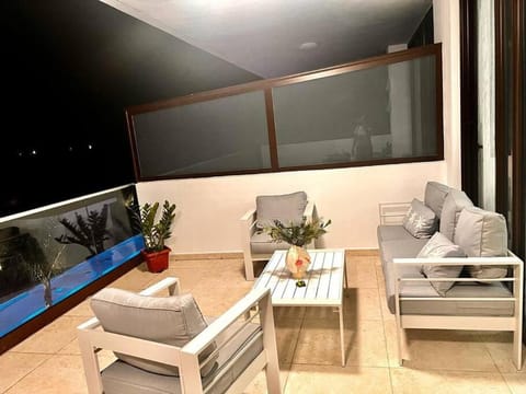 Lovely 2 bedroom Cana Rock, Pool beach, jacuzzi and golf Eigentumswohnung in Punta Cana