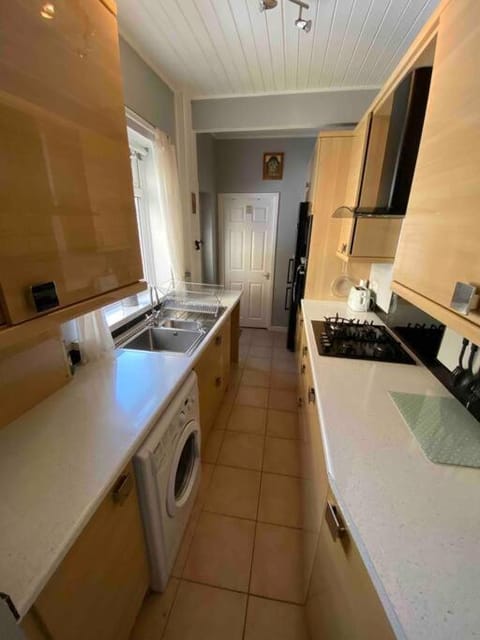 East Stay 2/3 bedroom Flat Condo in South Shields