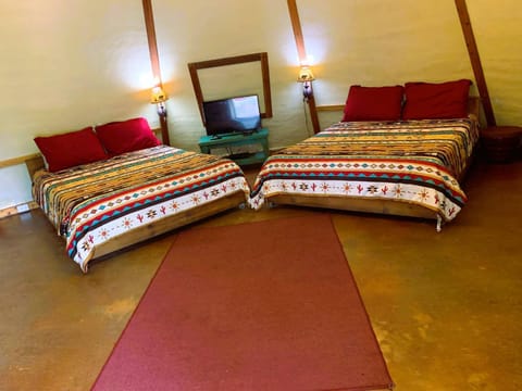 Sitting Bull - Tipi 6 Casa in Canyon Lake
