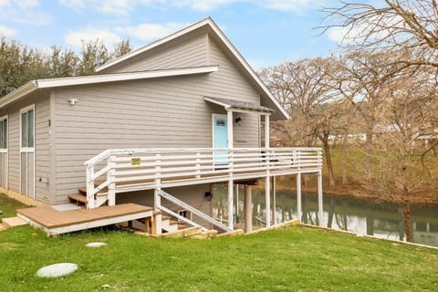 Property building, Facade/entrance, Off site