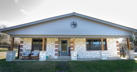 Property building, Facade/entrance, Off site