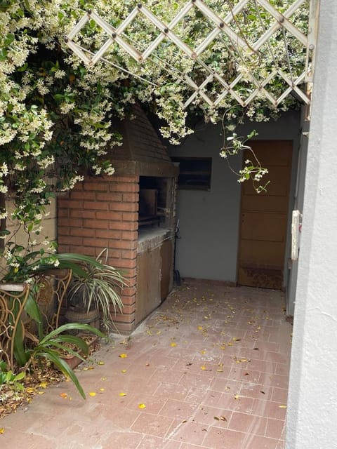 CASA BARRIO UNIVERSITARIO Nicaragua 920 House in Bahía Blanca