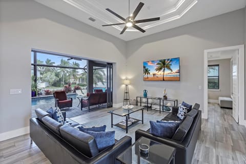 673 Spinnaker Drive House in Marco Island